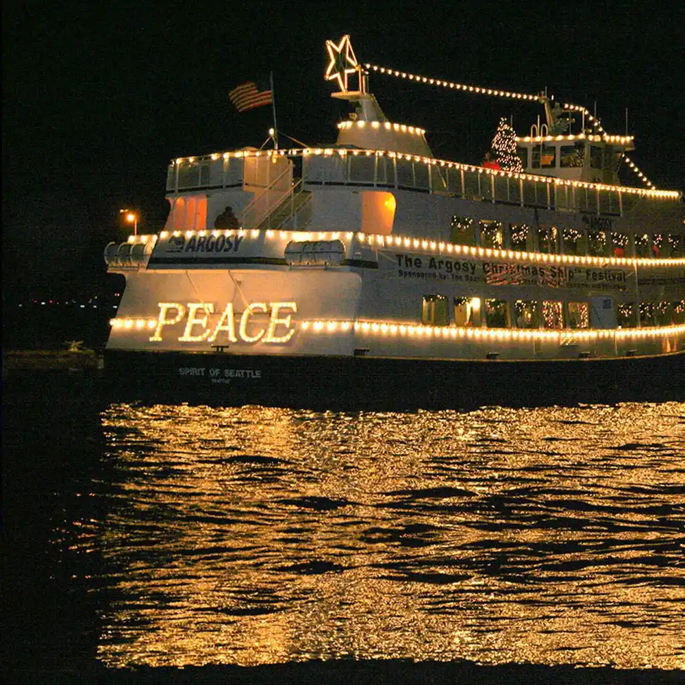 Tekne LED Işık Süslemesi