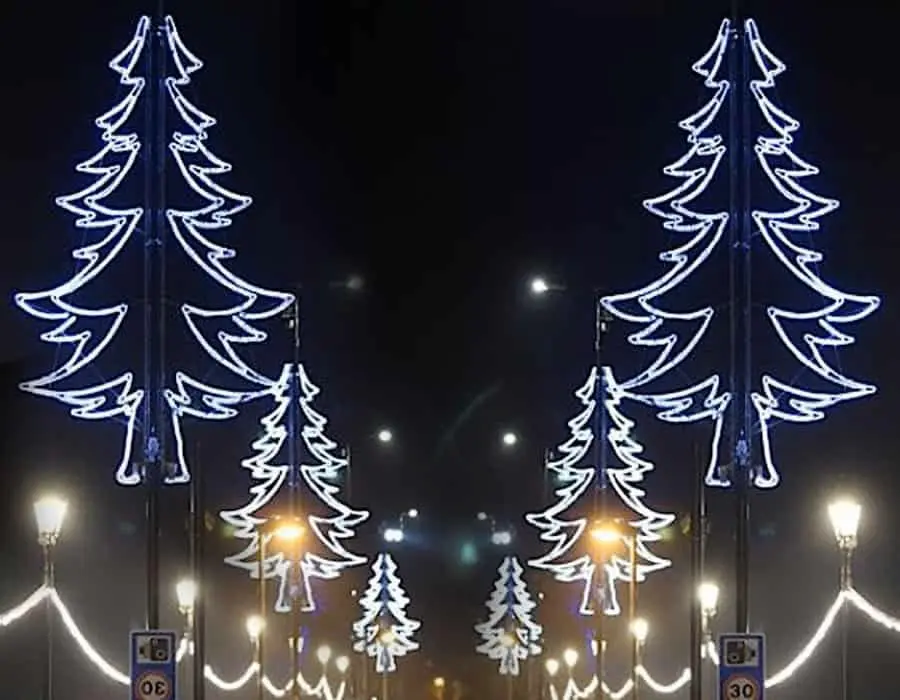 Dekoratif Tek Boyıt Işıklı Yılbaşı Çam Ağaç